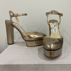 Brand new pair of Jimmy Choo pumps in size 38.5.